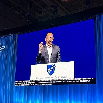 House Dem Leader Jeffries hammers Trump, asks for teachers union help in midterms