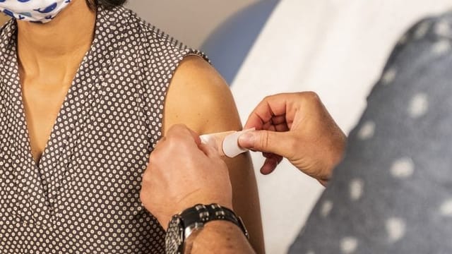 Health officials urge vaccination against COVID-19, flu, and RSV as fall approaches