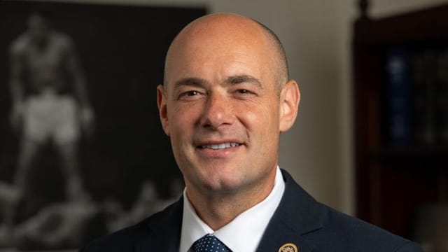 Ohio Democrat who voted against ending U.S. involvement now calls for Iran war to end