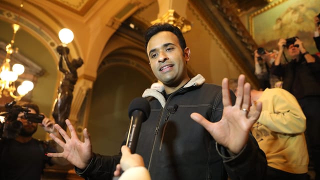 Ramaswamy backs investing Ohio public funds in Bitcoin. Critics recall an earlier exotic-asset bet that became Coingate.