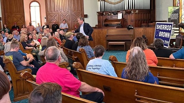 Sherrod Brown rallies Ohio workers in Tiffin, urges early voting amid heated Senate race