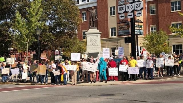 Strong Turnout in Downtown Tiffin for Nationwide “No Kings” Mobilization