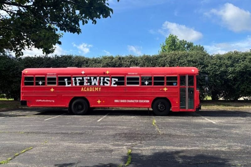 A LifeWise Academy bus in Ohio. (Photo by Megan Henry).