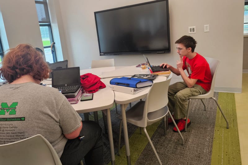 Students at Mayfield High School near Cleveland, Ohio, have a separate room bigger than a basketball court to work on classes independently and seek help from teachers from multiple classes, all within the same class period. (Photo by Patrick O’Donnell)