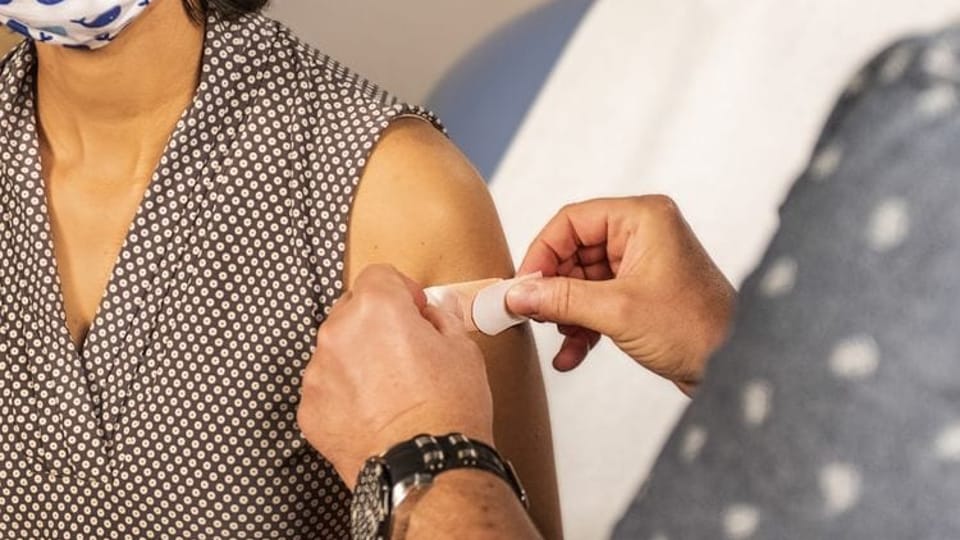 Health officials urge vaccination against COVID-19, flu, and RSV as fall approaches