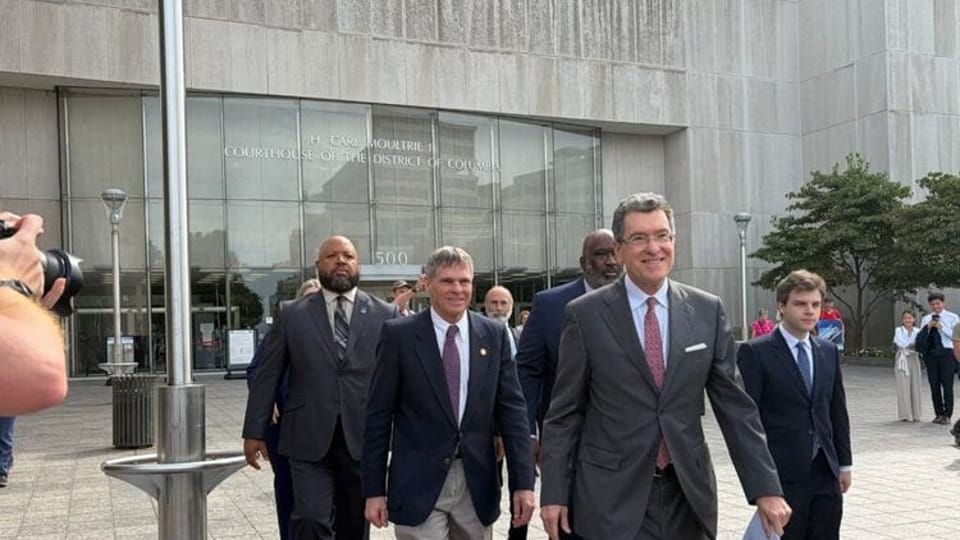 Judge criticizes Trump pressure on prosecutors on reflecting pool vandalism charges
