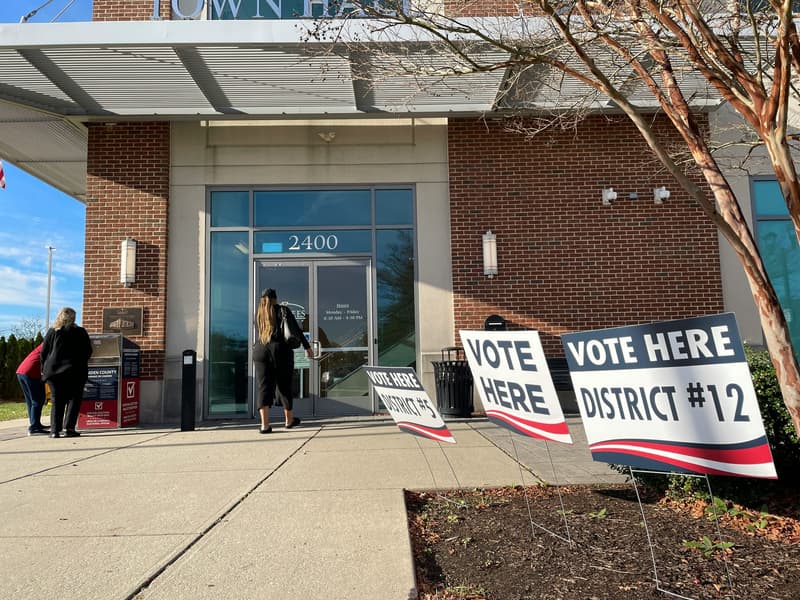Voting rights groups sue Ohio over law cancelling registrations without notice