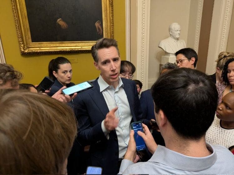 War powers resolution fails in US Senate after 2 Republicans flip, Vance breaks tie